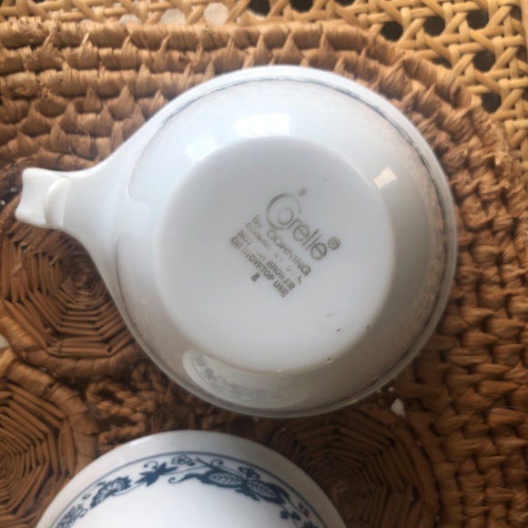 Corelle Livingware Old Towne Blue Onion Pair of Hook Handle Cups - Picture 8 of 9